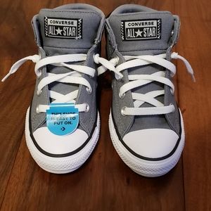 NWT in box kids converse easy on